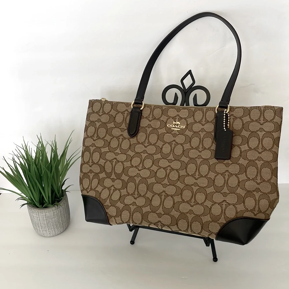 Coach Signature  Canvas Shoulder Bag